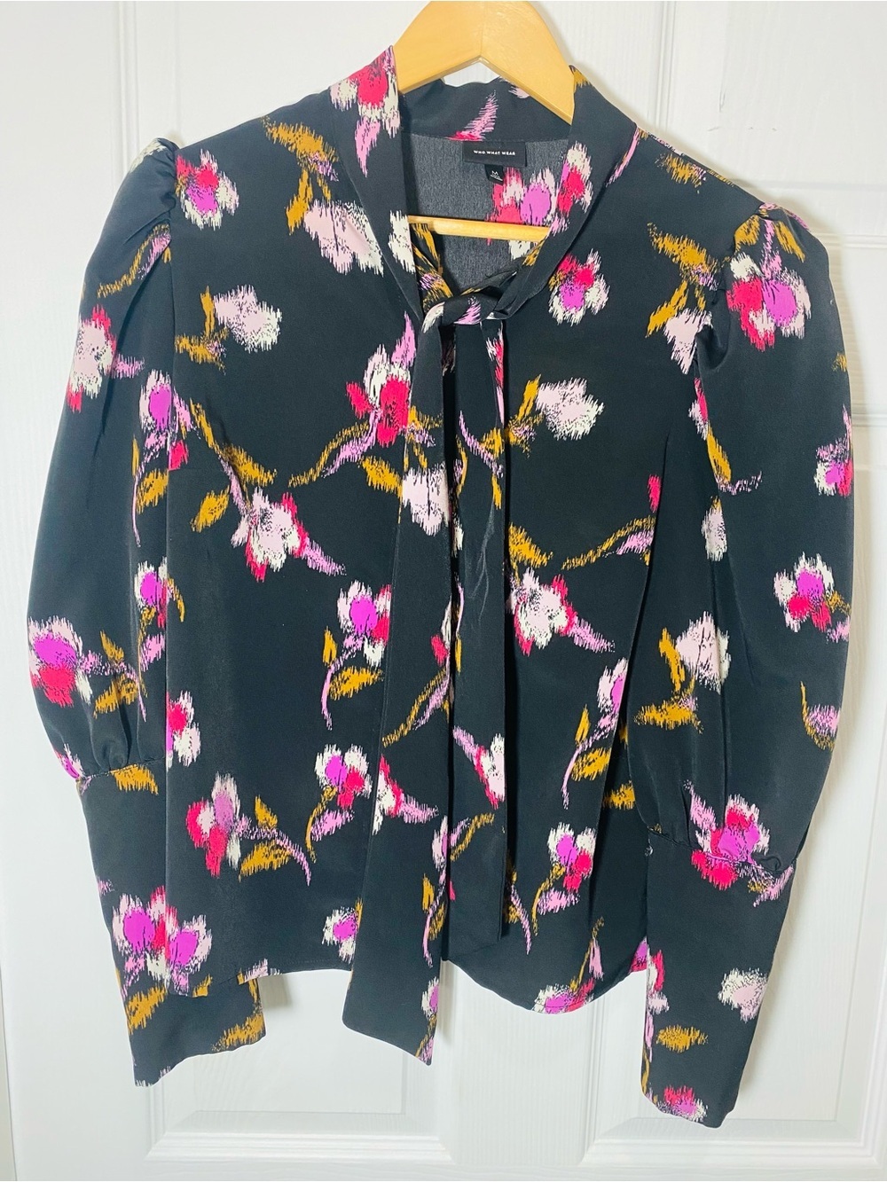 Who What Wear M Black Floral Tie-Neck Blouse with Pink & Yellow Accents